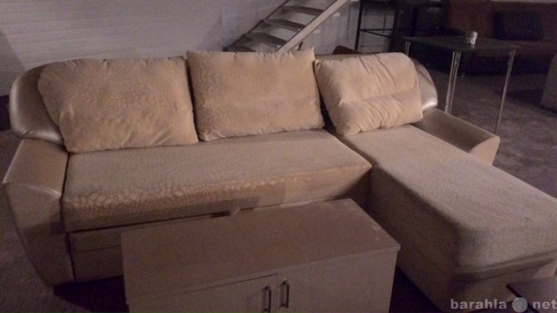 Продам: Угловой диван, бежевый с беспл. доставко
