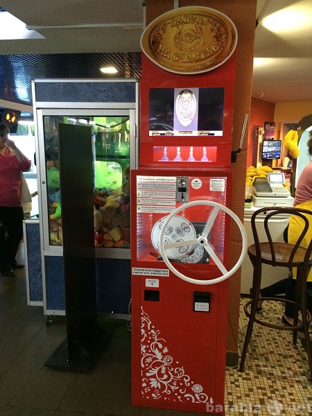 В рублях автомат. Вендинговый аппарат монетный аттракцион. Сувенирный автомат с монетами. Игровой автомат с монетами. Аппараты по 5 рублей.