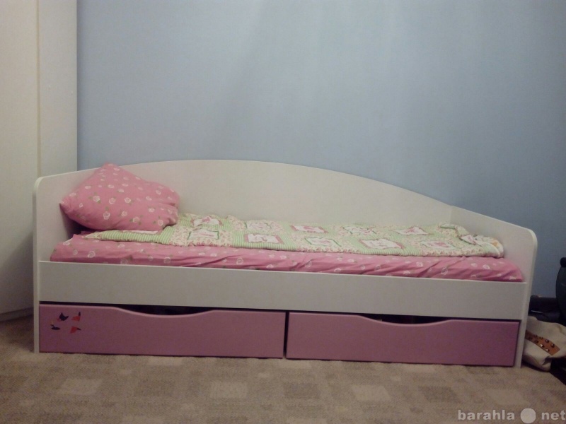 Продам: Комплект мебели в детскую спальню
