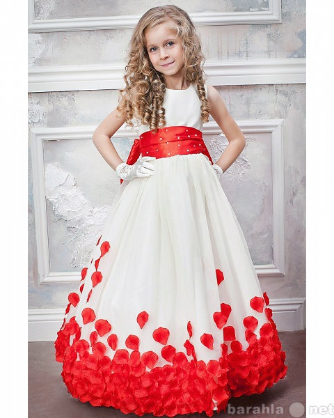 Продам: Платье Лепестки молочное с красным 128-1