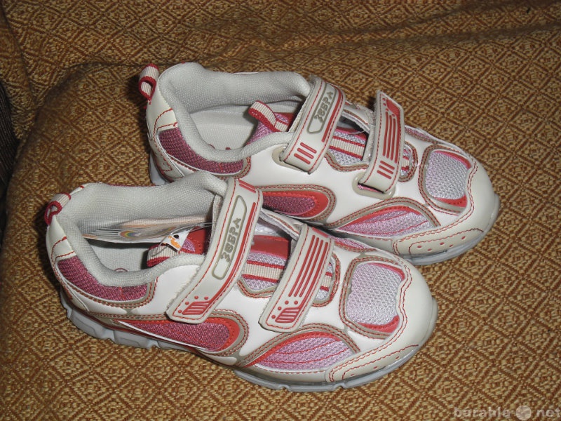 Продам: Детские кроссовки