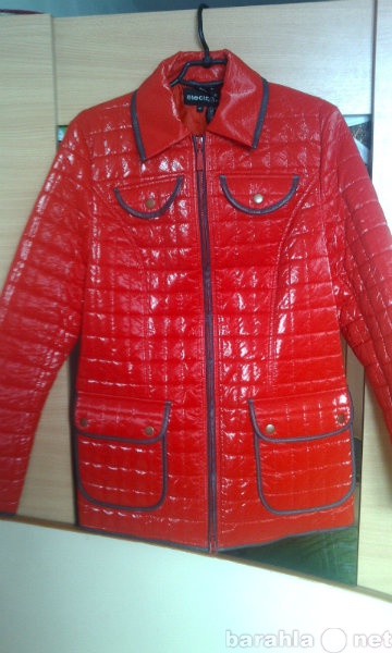 Продам: Красная утепленная куртка