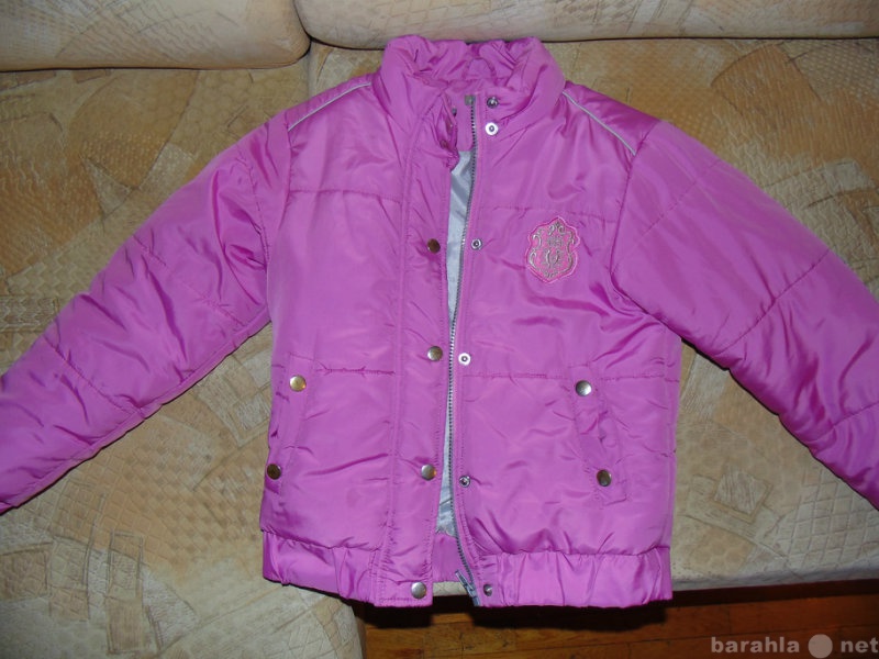 Продам: Демисезонная куртка на девочку на 8-10 л