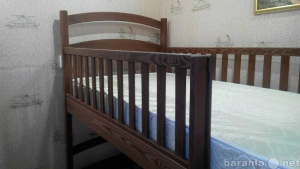 Продам: Кровать двухъярусная из дерева
