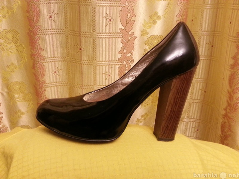 Продам: Туфли черные лак натур. кожа, каблук 11