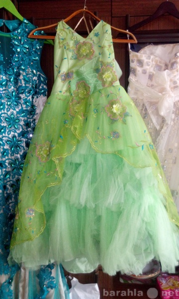 Продам: Красивое пышное платьедля принцесс