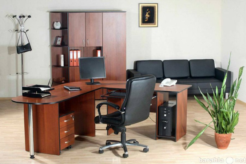 Продам: Офисная мебель в аренду, столы, кресла