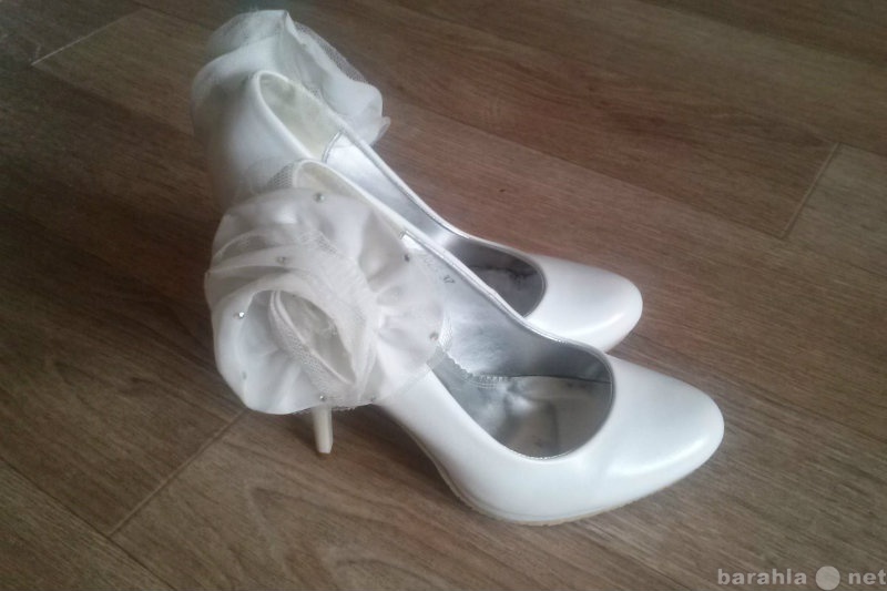 Продам: Белые туфли 37 р-р