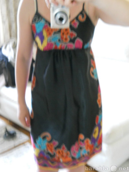 Продам: Платье атласное с цветным рисунком