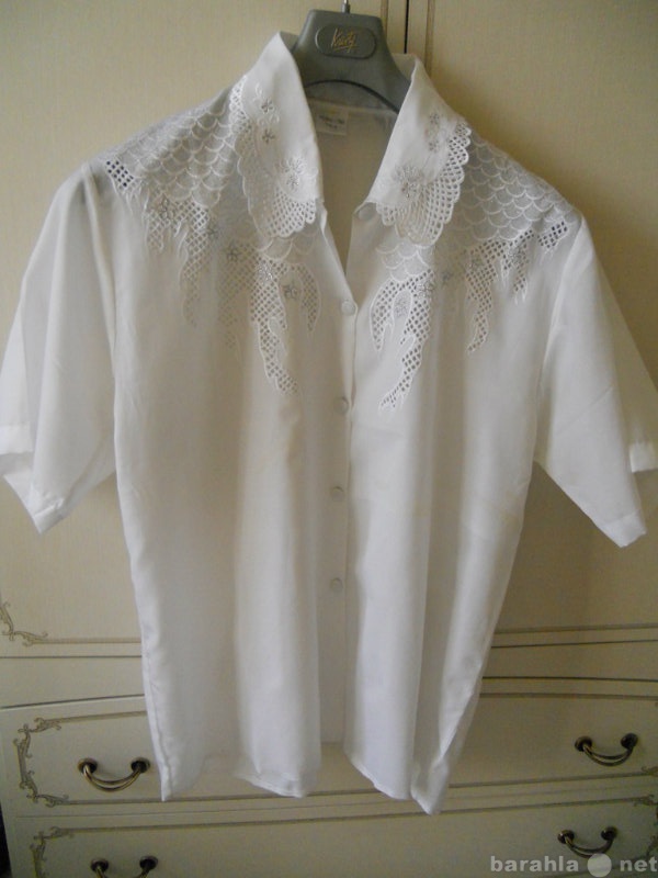 Продам: Белая женская рубашка-блузка, с вышивкой