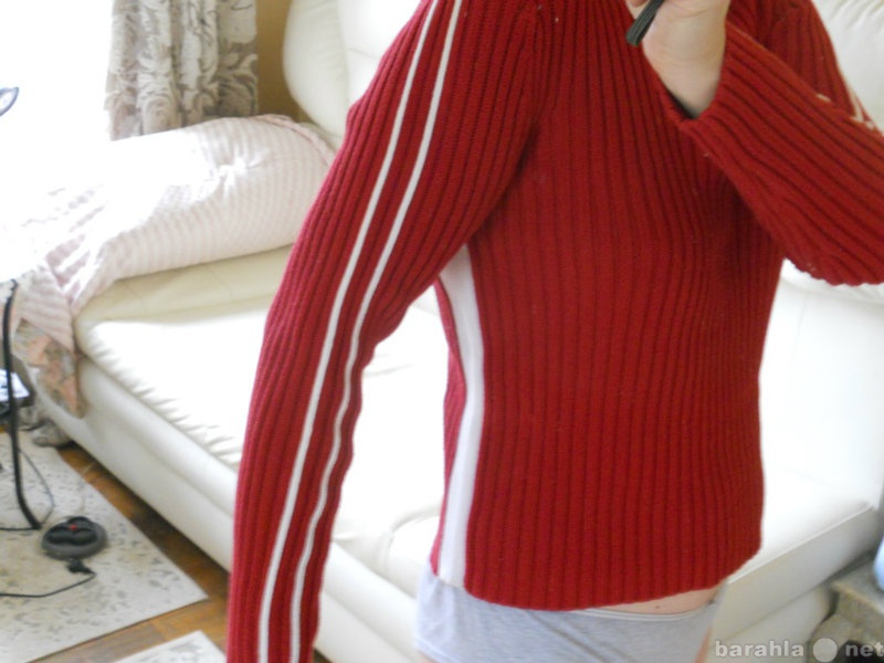 Продам: Пуловер красный с белой полосой