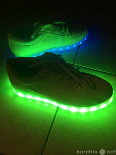 Продам: Новые светящиеся кроссовки