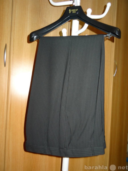 Продам: черный мужской костюм в неяркую полоску
