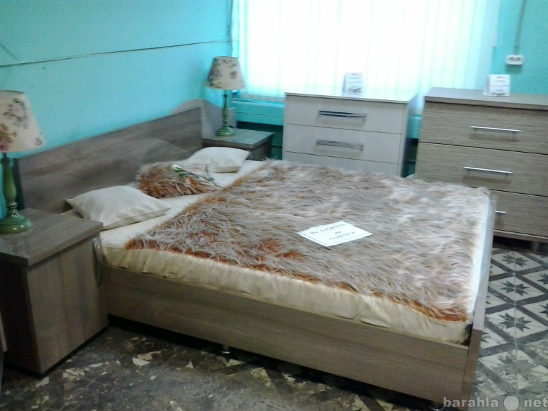 Продам: кровать+2 тумбочки