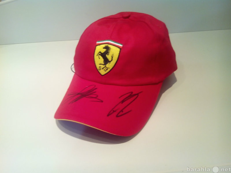 Продам: Бейсболка Ferrari с автографами пилотов