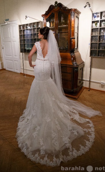 Продам: Свадебное платье с шикарным шлейфом