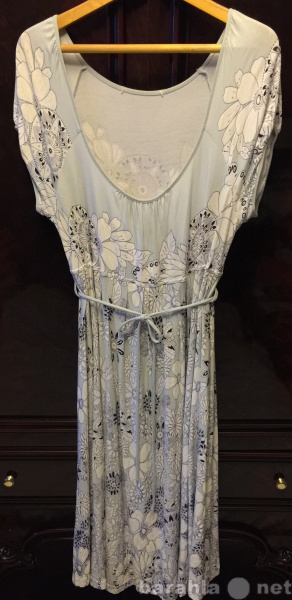 Продам: Платье с цветочным принтом.