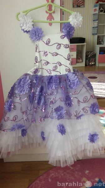 Продам: Нарядное платье, на 6 лет.