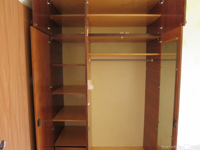 Продам: Двухсекционный шкаф для одежды