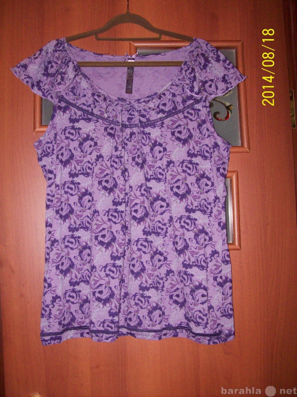 Продам: лиловая футболка, жилетка
