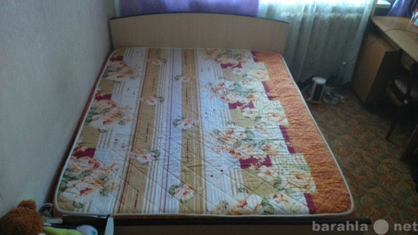 Продам: Кровать с матрацом