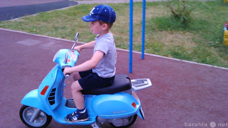 Продам: Детский скутер vespa with motor blue