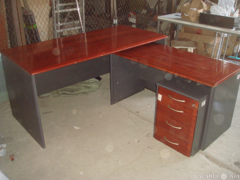 Продам: комплектов столов в офис