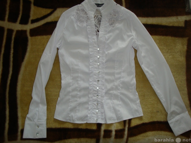Продам: Новая бела блузка