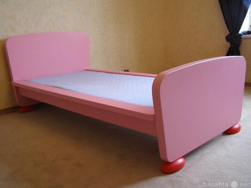 Продам: Яркая кровать+ шкаф для девочки