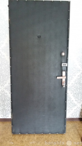 Продам: дверь метал. с дверной коробкой.