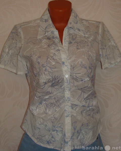 Продам: Блуза белая с голубым принтом