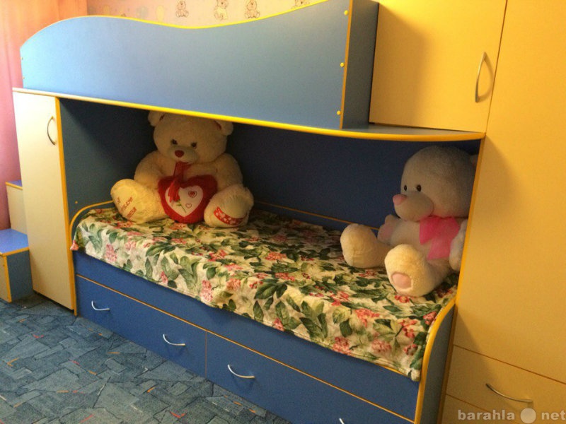 Продам: Комплект мебели для детской комнаты