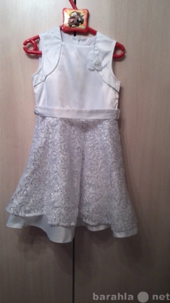 Продам: Нарядное платье для девочки 6-7 лет.
