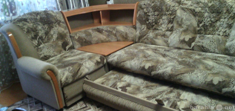 Продам: Угловой диван с креслом.
