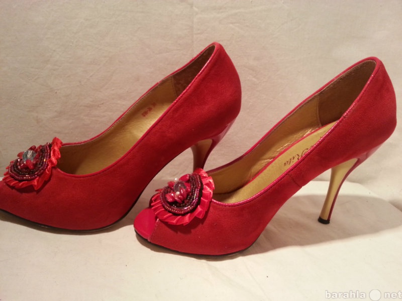 Продам: Туфли новые красные модельные р.38