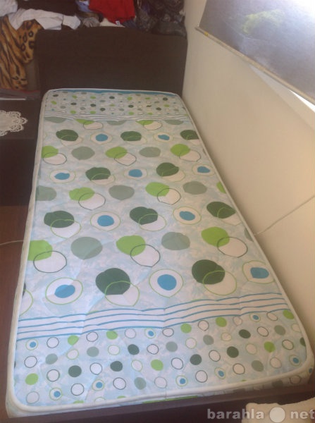 Продам: односпальная кровать с матрасом