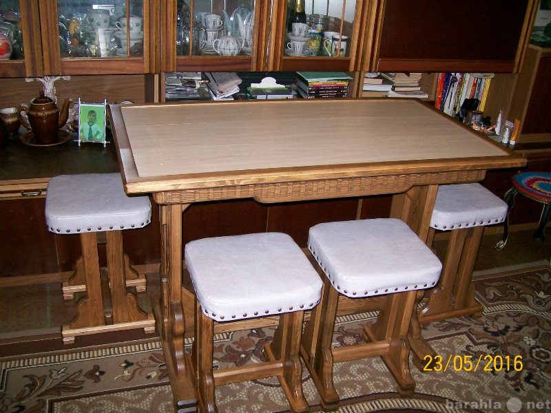Продам: стол и 4 стульчика