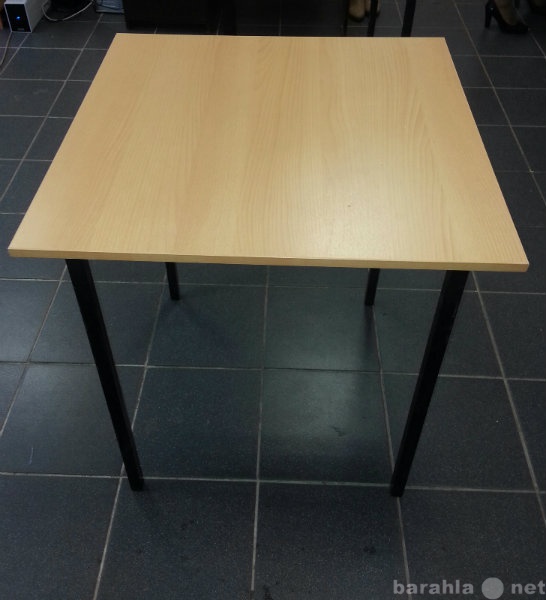 Продам: стол на металлокаркасе