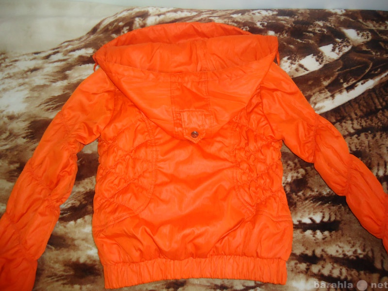 Продам: яркая куртка 44 размер