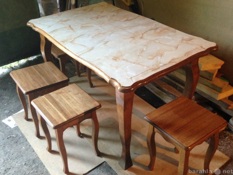 Продам: новый стол кухонный с табуретками