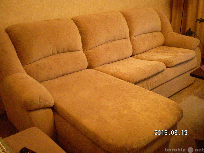 Продам: диван прямой с оттоманкой