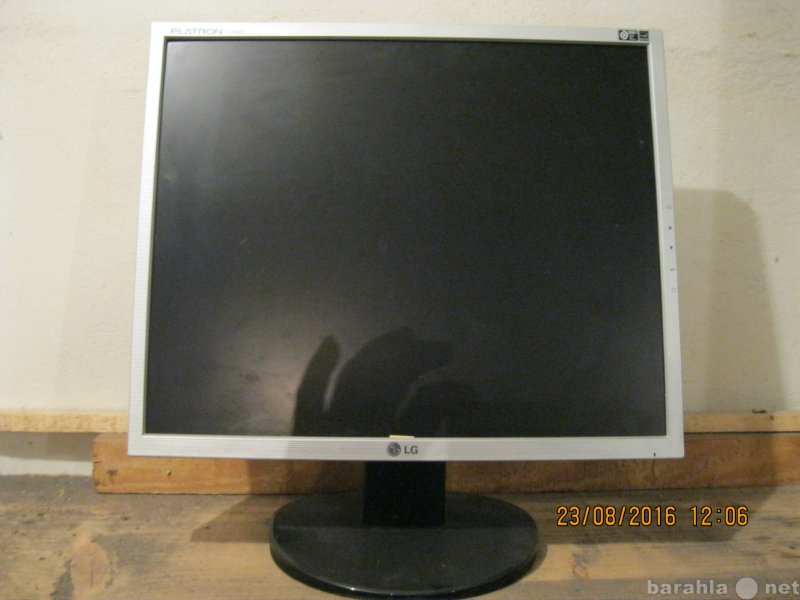 Продам: LCD-монитор 19"