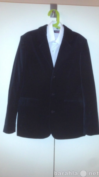 Продам: Пиджак велюровый для мальчика