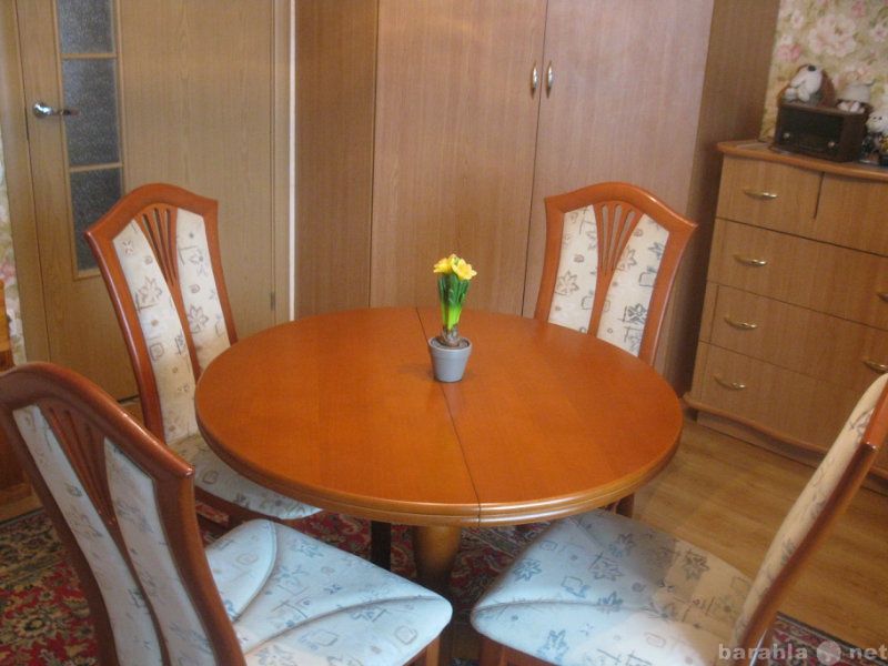 Продам: Обеденный стол и 4 стула