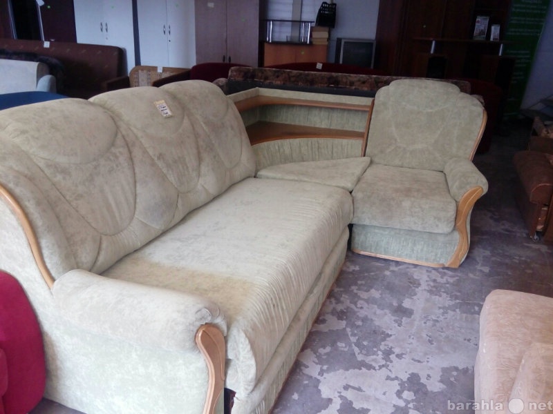 Продам: угловой диван  с полками