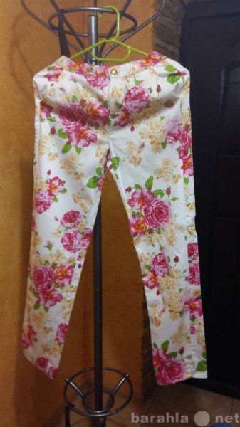 Продам: брюки летние с цветами рост 164