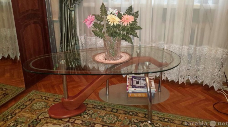 Продам: Журнальный столик (стекло+дерево)