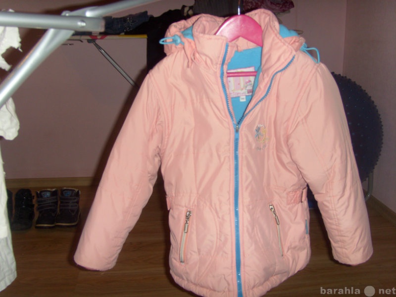 Продам: Куртка демисезонная на девочку 86 см