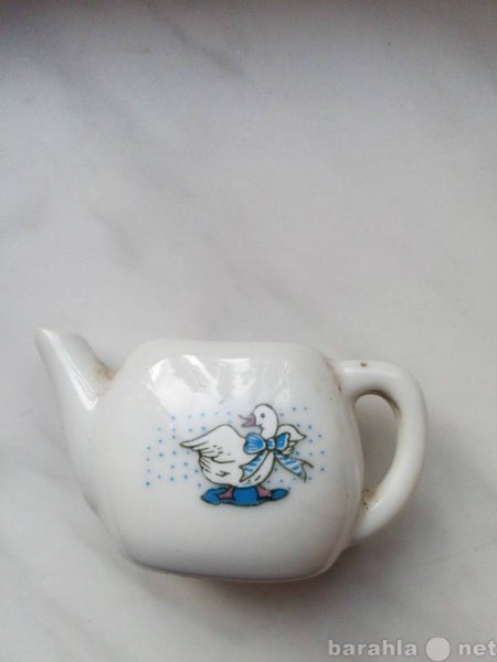 Продам: маленки фарфрни чайник 1960г