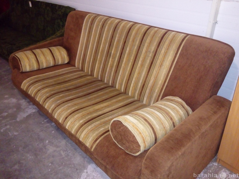 Продам: Коричневый диван б/у с подушками